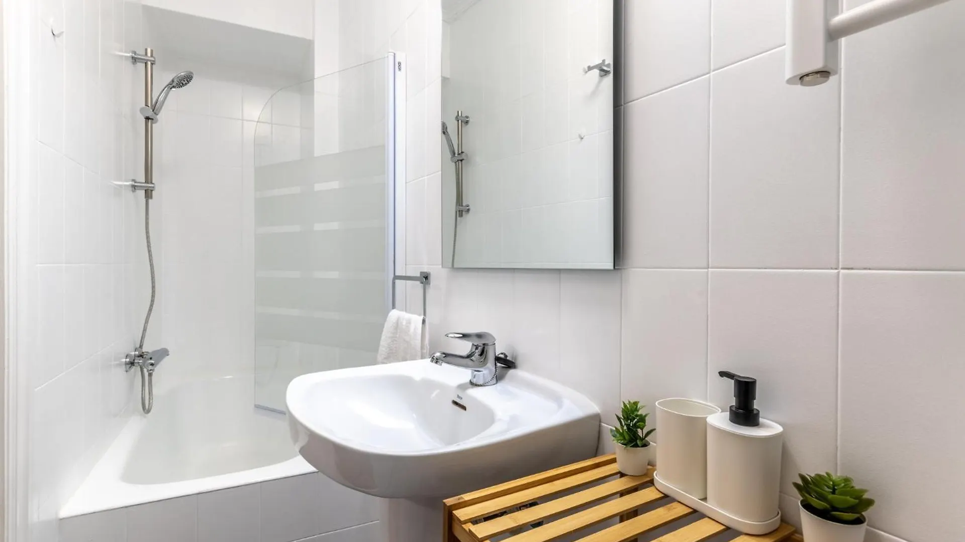 1 Parada Al Casco Viejo, 1 Min En Metro - Santutxu Bilbao Spain